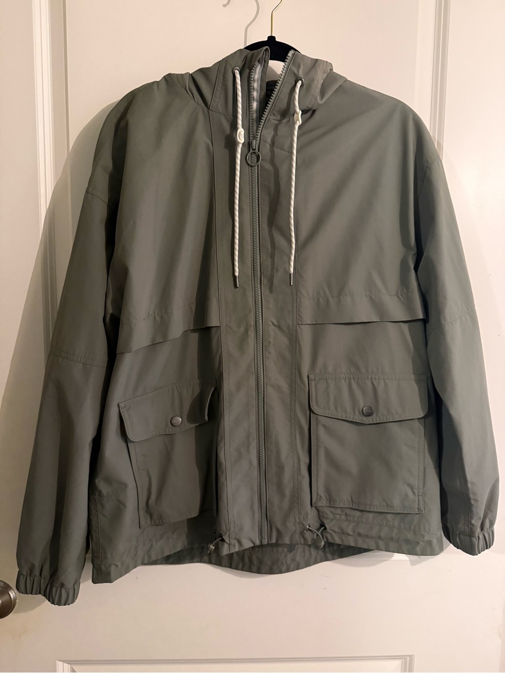Vuori Elijo Women's Rain Jacket in Pistachio - Picture 6 of 9